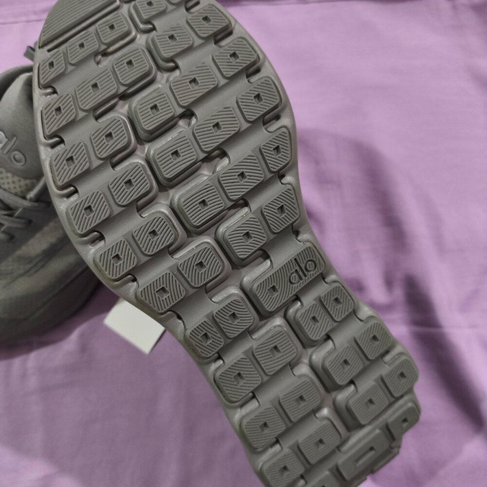 Alo Yoga Casual Durable Sports Shoes - Picture 4 of 7